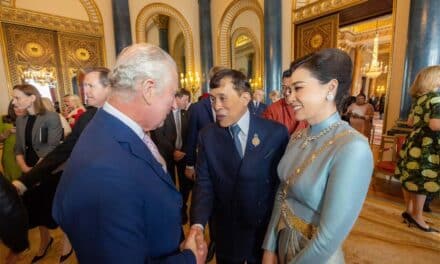 ในหลวงพระราชินี ทรงร่วมงานเลี้ยงรับรองพระราชพิธีบรมราชาภิเษก สมเด็จพระเจ้าชาลส์ที่ 3