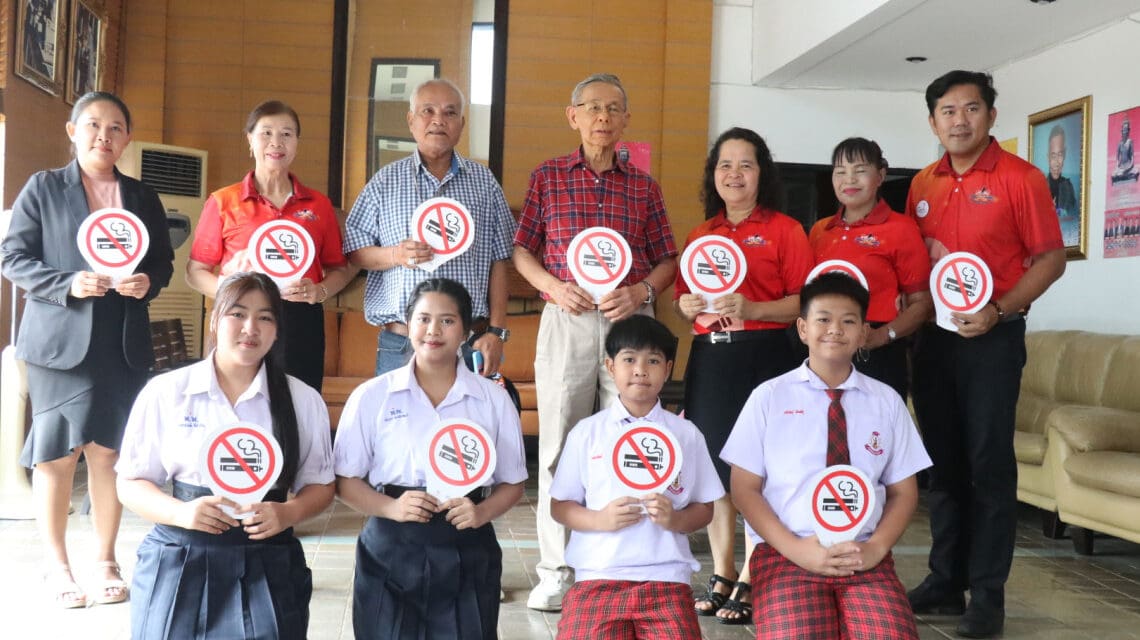 โคราช เครือข่ายครู นักเรียนรวมตัวขอบคุณ “หมอวรรณรัตน์” ขับเคลื่อนสภาฯ ค้านบุหรี่ไฟฟ้า