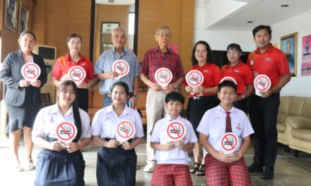 โคราช เครือข่ายครู นักเรียนรวมตัวขอบคุณ “หมอวรรณรัตน์” ขับเคลื่อนสภาฯ ค้านบุหรี่ไฟฟ้า