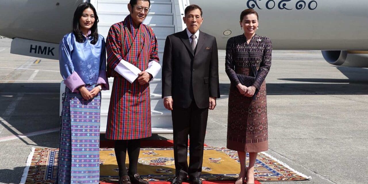 ในหลวง พระราชินี เสด็จฯ เยือนภูฏาน สมเด็จพระราชาธิบดีจิกมี เฝ้าฯ รับเสด็จ